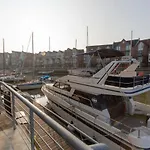 Marina 22