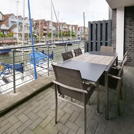 Marina 22 *